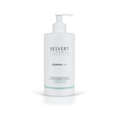 <p>Mousse detergente per pelli miste, grasse e/o acneiche. Rimuove efficacemente lo sporco e il trucco dal viso senza alterare la barriera naturale della pelle.</p>