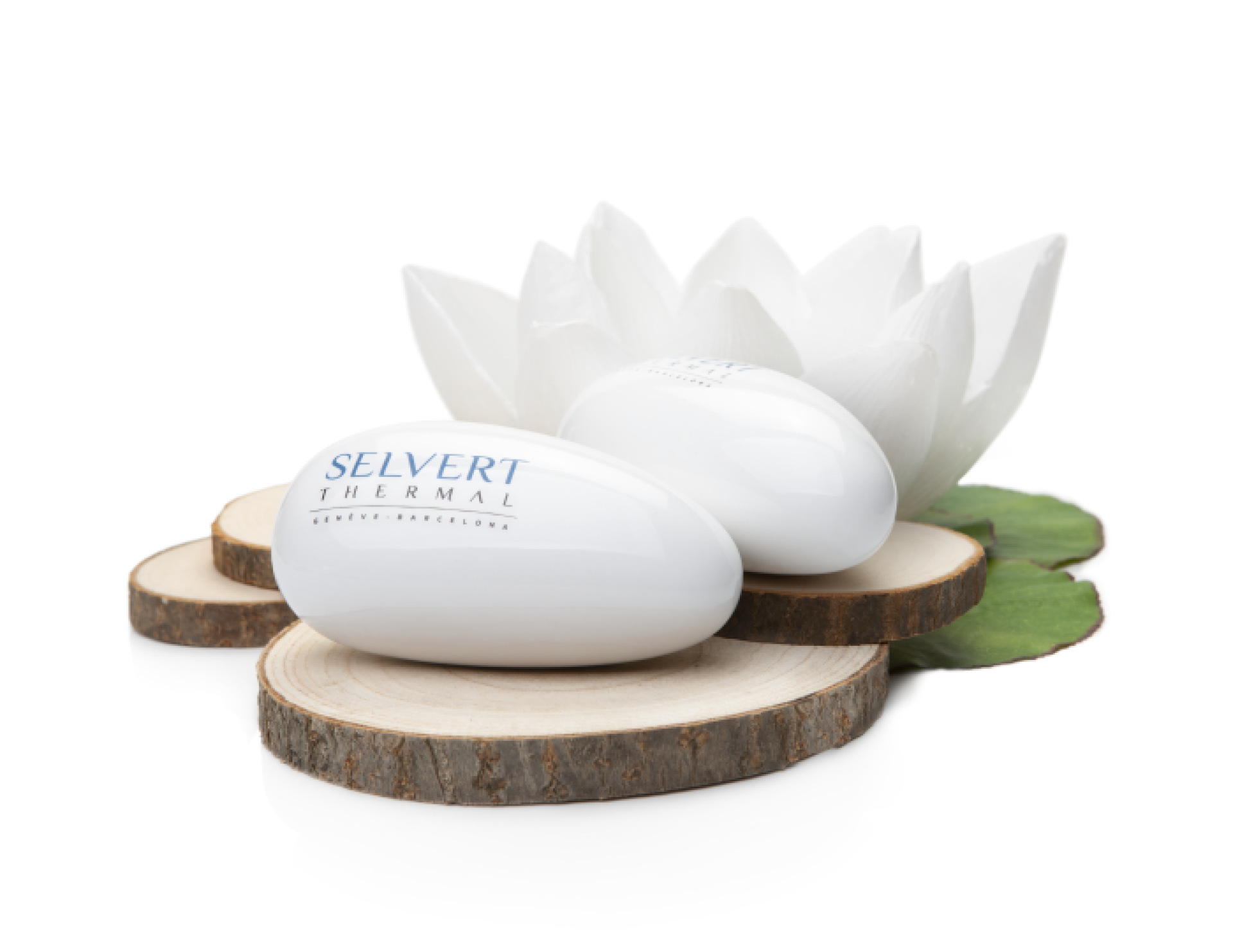 <p>Inspirado en los beneficios de la Madre Tierra este innovador ritual aporta un estado de relajación inigualable gracias al uso de dos suaves y exclusivas piezas elípticas térmicas. Junto con un exótico masaje y el uso de envolventes aceites aromáticos, consiguen la armonía total de mente y cuerpo.</p>
<p>Kit de 2 conchas de porcelana & usb con video paso a paso.</p>